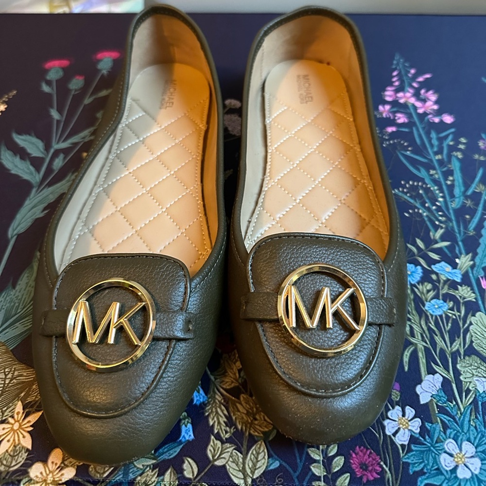 Michael Kors Olive Green Leather Loafers/Ballet Flats - Size 10